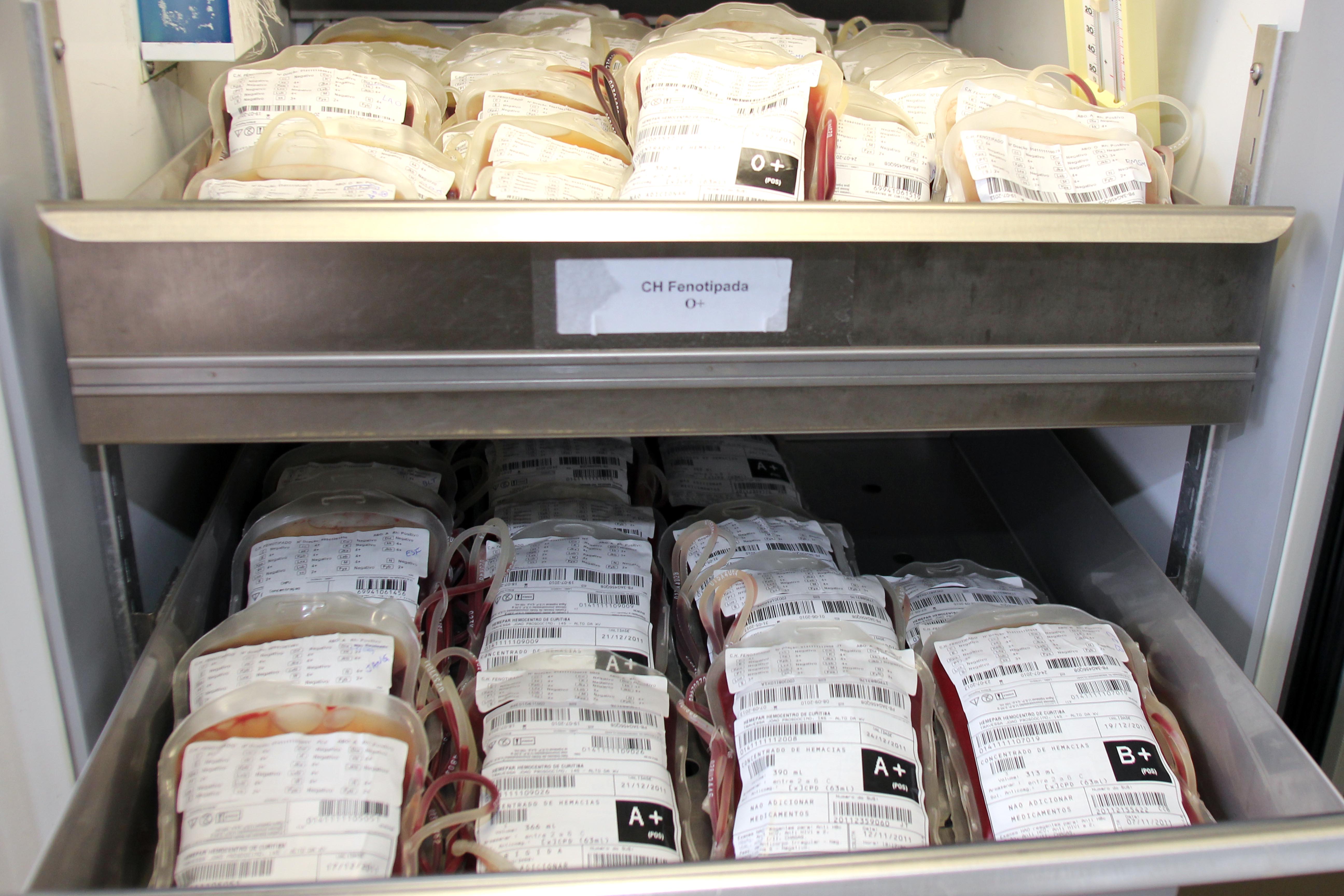 Em Curitiba, Hemepar faz o serviço de fenotipagem sanguínea, que identificou um sangue de tipo raro que foi doado para um paciente de Minas Gerais. | Walter Alves / Gazeta do Povo