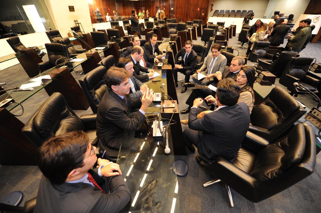 Deputados do PSC reunidos no plenário da Assembleia. | Pedro Oliveira/Alep