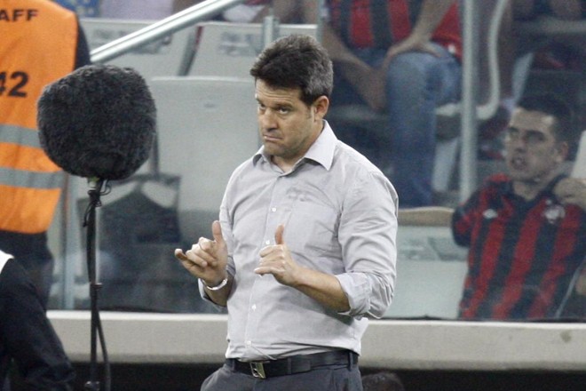 13/8/2015 – O técnico Argel Fucks deixou o Figueirense para assumir o Internacional, com contrato até o fim de 2016. No Figueira, comandou a equipe por 74 partidas, obtendo 33 vitórias, 22 empates e 19 derrotas. Quatro dias mais tarde, Renê Simões, cujo último clube havia sido o Botafogo, foi contratado para o cargo. | André Rodrigues/Gazeta do Povo