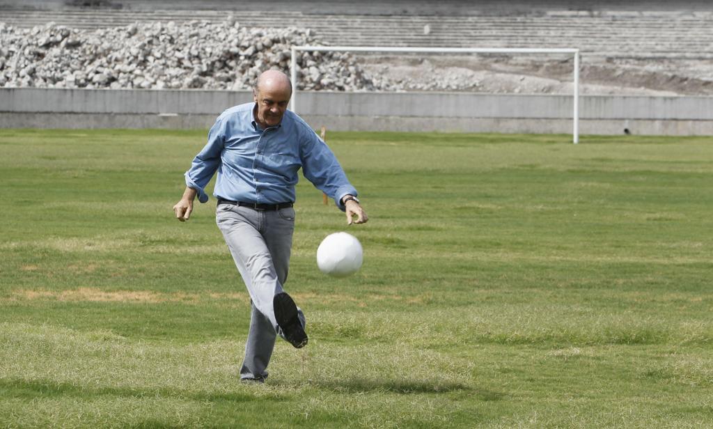 Serra afirmou que o governo, ao defender o trem-bala sob o argumento que o país obterá tecnologia que hoje não possui, repete a prática de fazer um churrasco trancando o porco e tocando fogo na casa. | BD/KR/BRUNO DOMINGOS