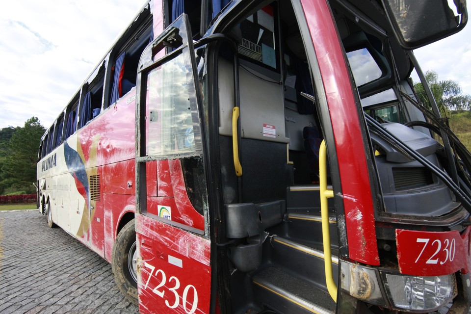 Ônibus que se acidentou na BR-116 neste feriado de Corpus Christi: balanço dos acidentes nas rodovias federais do estado ainda será divulgado pela Polícia Rodoviária Federal | Aniele Nascimento/Gazeta do Povo