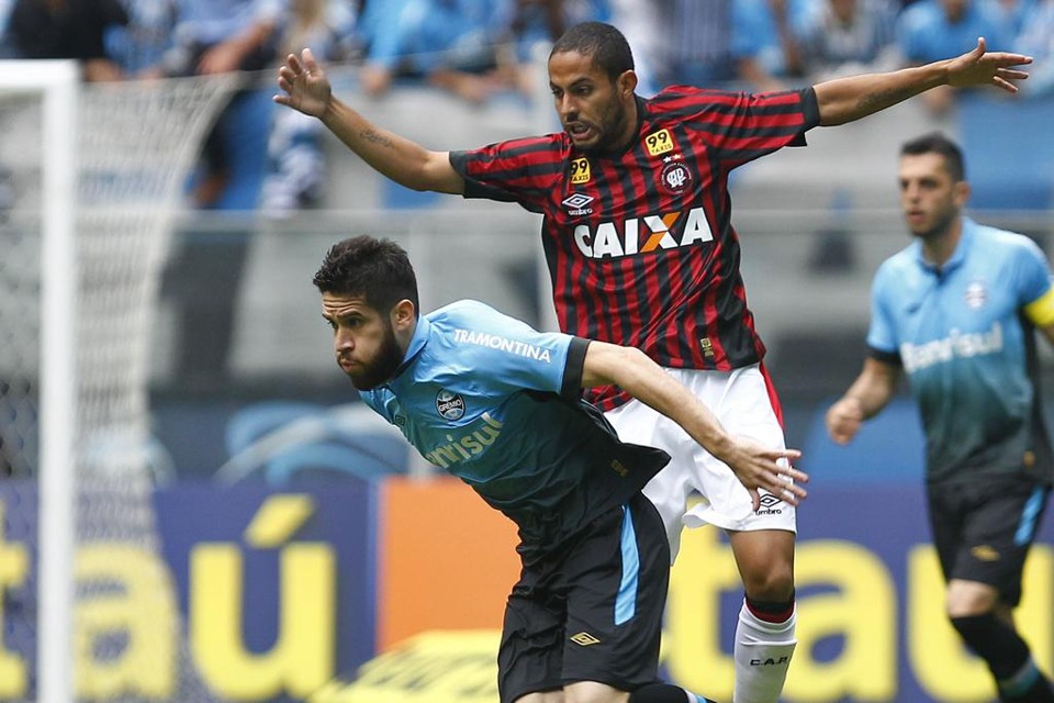 Atlético saiu atrás no placar na Arena Grêmio, conseguiu o empate, mas sofreu um gol de bola parada: segunda derrota no campeonato. | Lucas Uebel/Lucas Uebel/Gremio FBPA