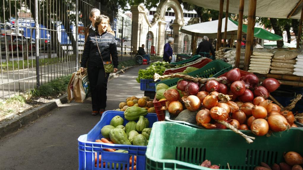 Alimentos in natura estão subindo mais do que a inflação. Tomate e cebola estão entre as maiores altas. | Andre Rodrigues/ Gazeta do Povo