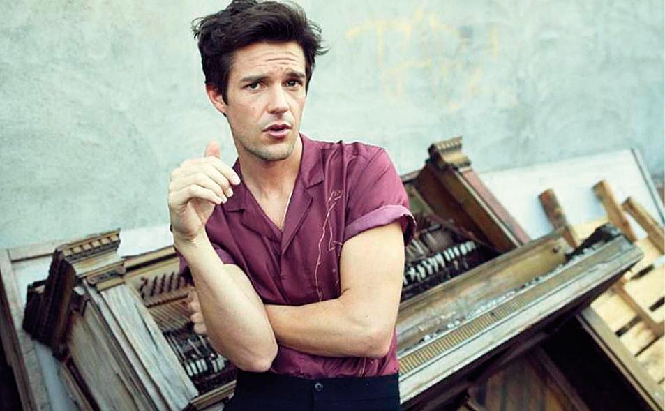 Brandon Flowers sempre teve predileção pelo kitsch, mas agora escancarou suas influências. | Divulgação