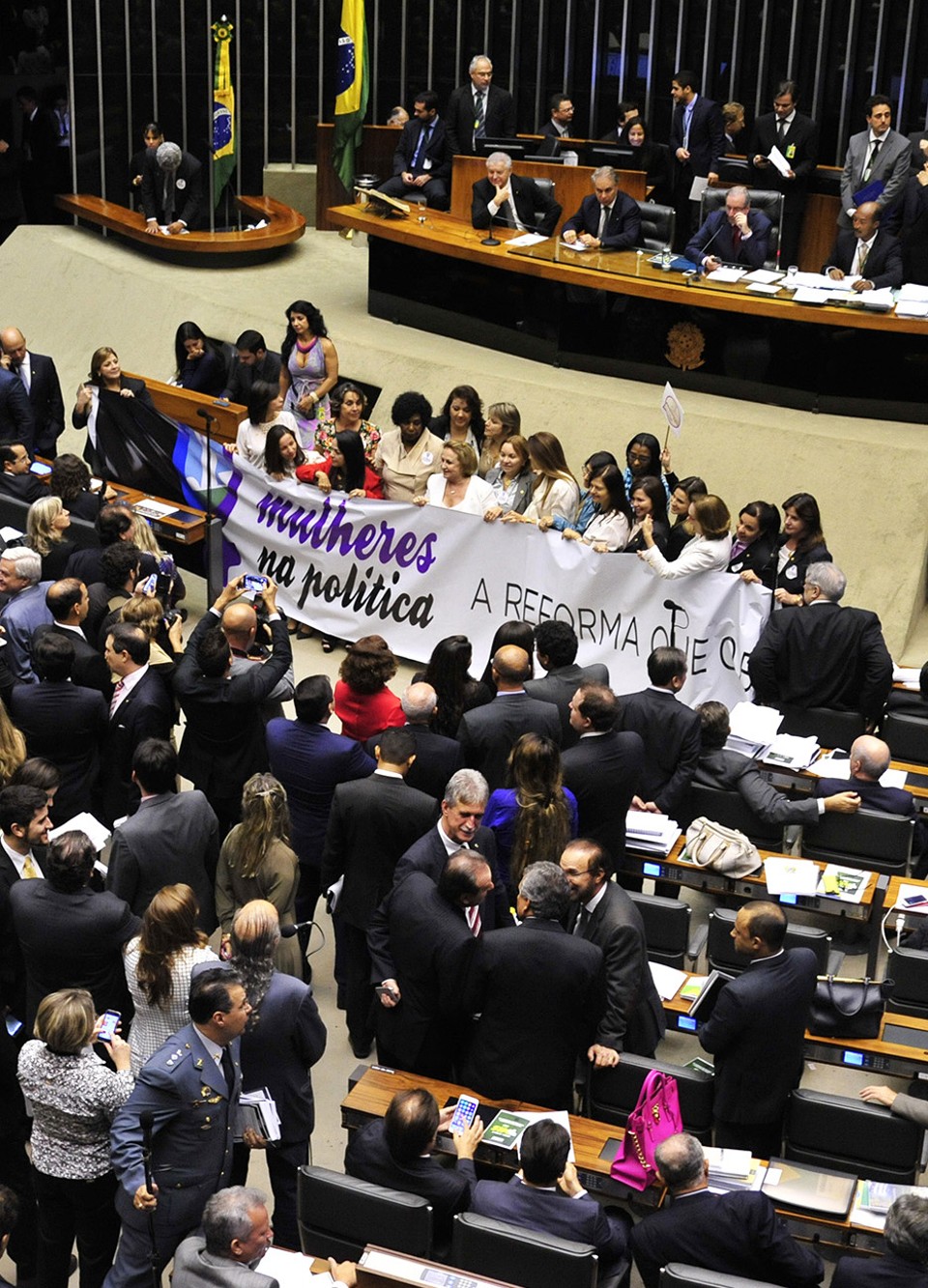 Mulheres pediram no plenário a aprovação: faltaram 15 votos. | Gustavo Lima/Agência Câmara
