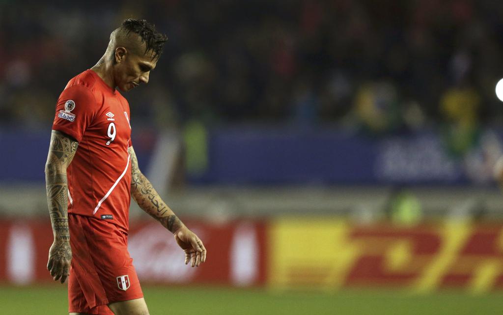 Paolo Guerrero sai de campo após derrota do Peru para o Brasil na estreia da Copa América | UESLEI MARCELINO/REUTERS
