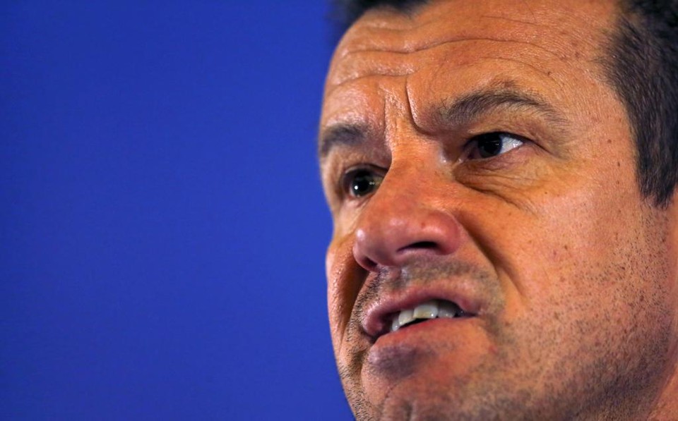 O técnico da seleção brasileira durante a entrevista concedida no hotel em Santiago: mão na bola teria sido mais “grave” do que faltas violentas. | Ricardo Moraes/REUTERS