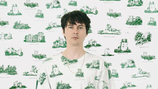 Panda Bear – Noah Lennox tem colhões. O integrante do Animall Collective tornou-se um expert em explorar os abismos do pop. Seu show é imprevisível, com conversações inusitadas entre a música eletrônica e o rock. Os vídeos têm função importante em suas apresentações (o show foi no auditório) porque, pela repetição e alta dose de lisergia, causam sentimentos diversos – e a repulsa é um deles. | Divulgação