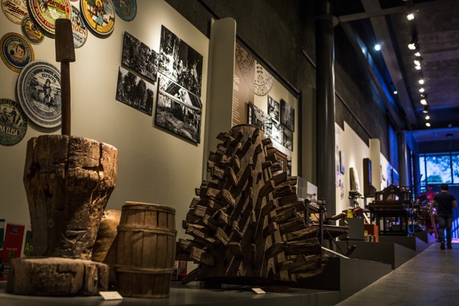 Oriço, usado com tração animal para realizar a moagem da erva-mate. | Brunno Covello/Gazeta do Povo