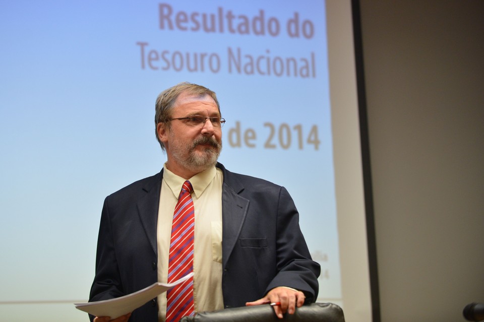 Arno Augustin, ex-secretário do Tesouro Nacional: defesa do governo Dilma. | Fabio Rodrigues Pozzebom/Agência Brasil