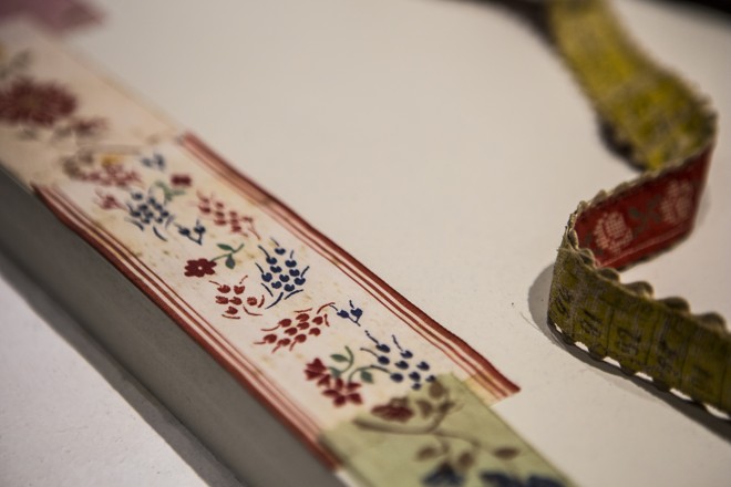 Retalhos das fitas produzidas pela Venske. | Brunno Covello/Gazeta do Povo