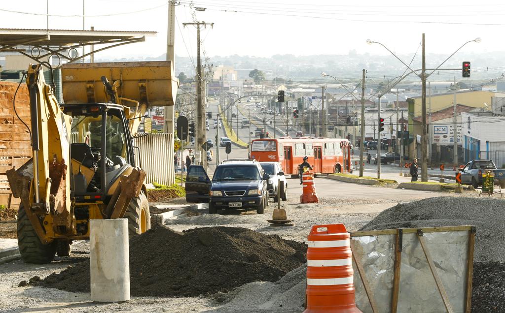 No complemento das obras da Avenida das Torres, em São José dos Pinhais, sondagens realizadas no solo perto do Rio Iguaçu indicaram a revisão do projeto | Hugo Harada/Gazeta do Povo