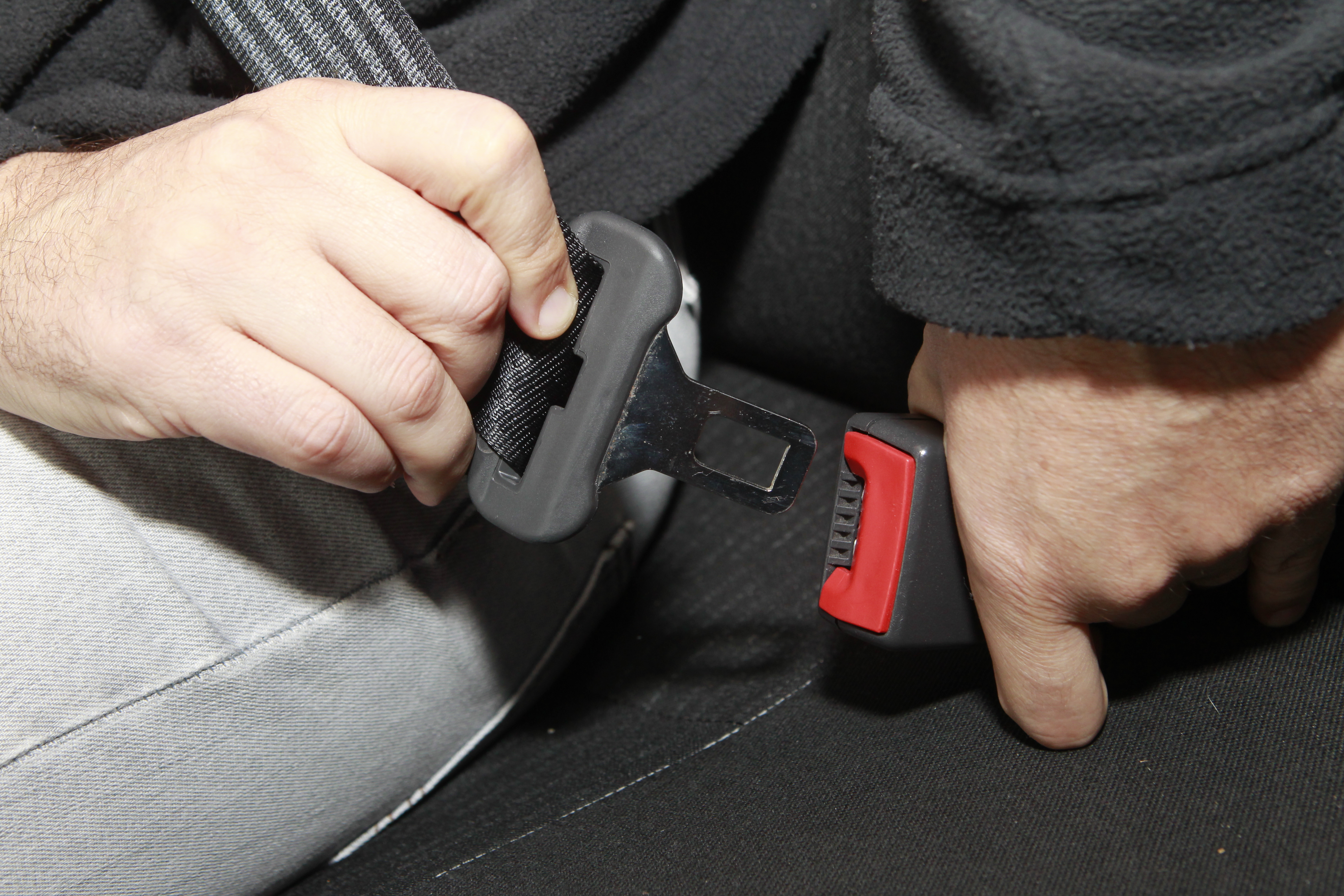 Os paranaenses, segundo o IBGE, são mais precavidos no trânsito: 64,9% sempre usam o cinto no banco de trás, e 87,8% estão sempre com o dispositivo no banco da frente | Antônio More / Gazeta do Povo