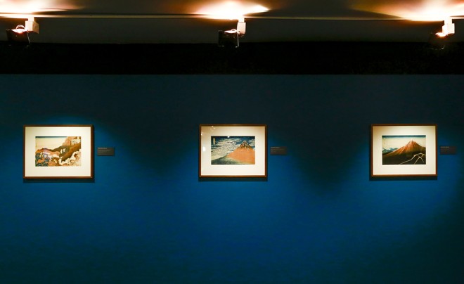 As três obras mais famosas da exposição mostram o Monte Fuji em diferentes versões. | Hugo Harada/Gazeta do Povo