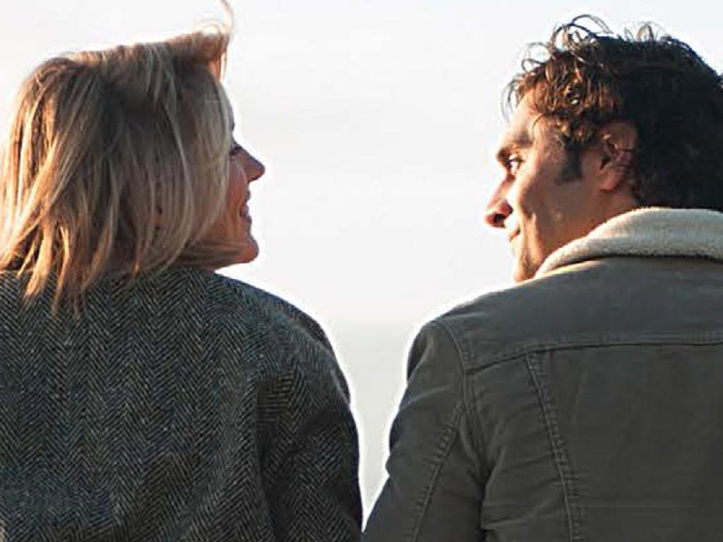 Cena de “Beijei uma Garota”, sobre um rapaz gay que se descobre interessado em uma mulher, | David Koskas/Divulgação