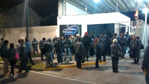 Motoristas e cobradores atrasam saída de ônibus e aprovam indicativo de greve | Divulgação/Sindimoc