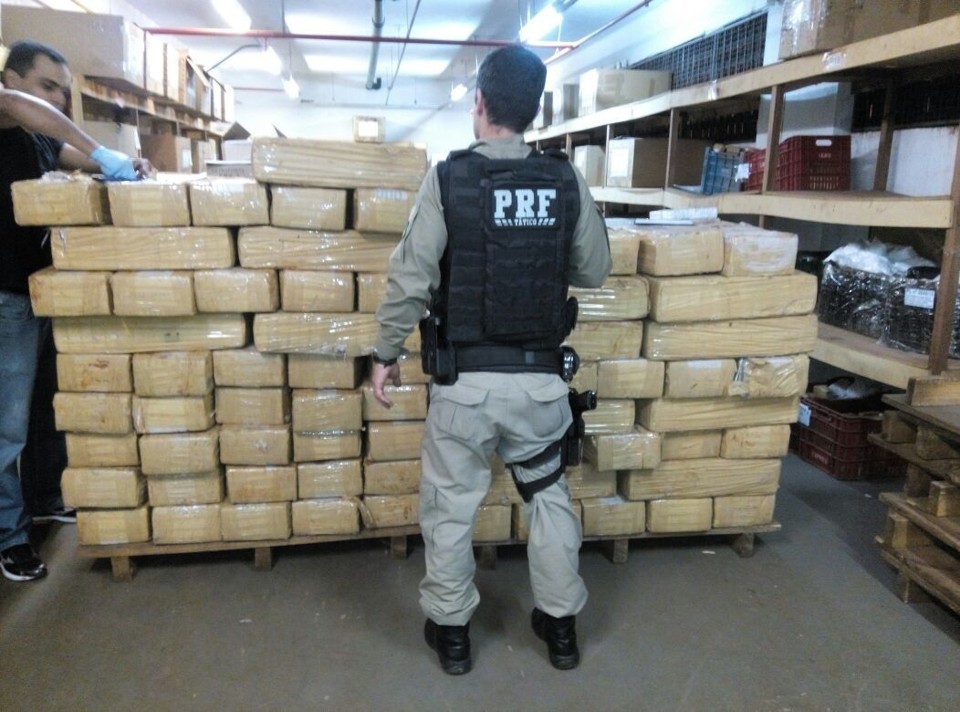 Segundo o condutor do veículo, a droga seria levada para Porto Alegre (RS) | Divulgação/Polícia Rodoviária Federal