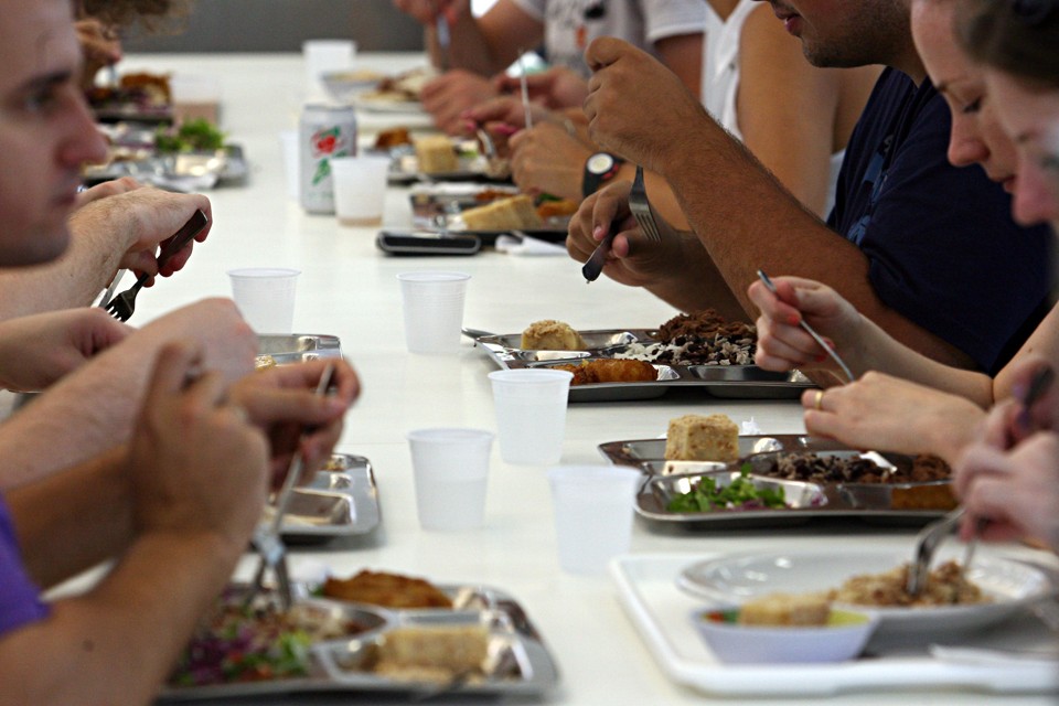 Sem carne: RUs da UFPR não devem servir carne aos estudantes até a segunda semana de julho. | Felipe Rosa
/ Gazeta do Povo