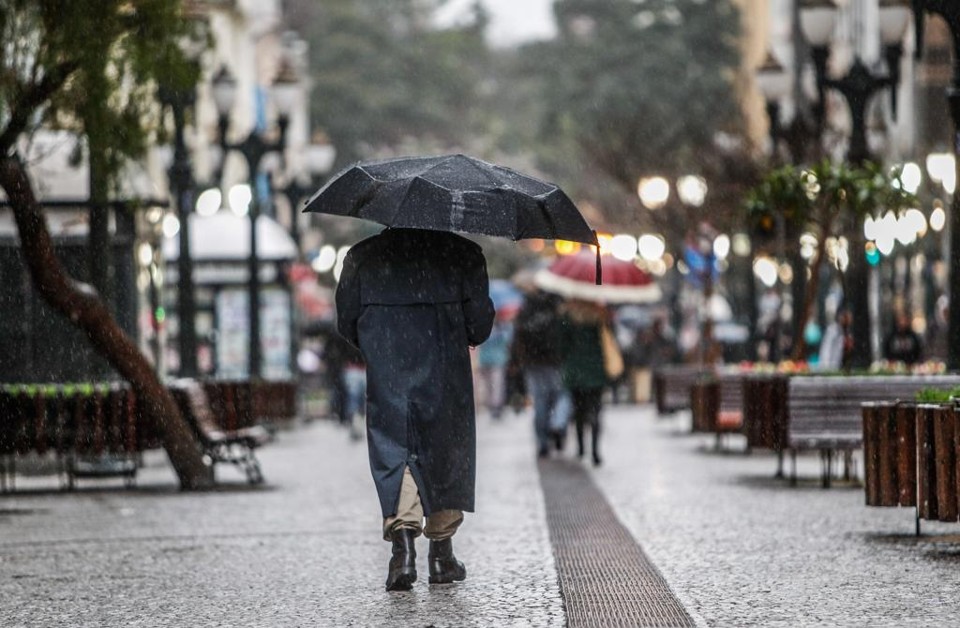Chuva chega à capital na terça-feira (30); temperaturas mínimas ficam na faixa dos 10ºC. | Daniel Castellano /Gazeta do Povo