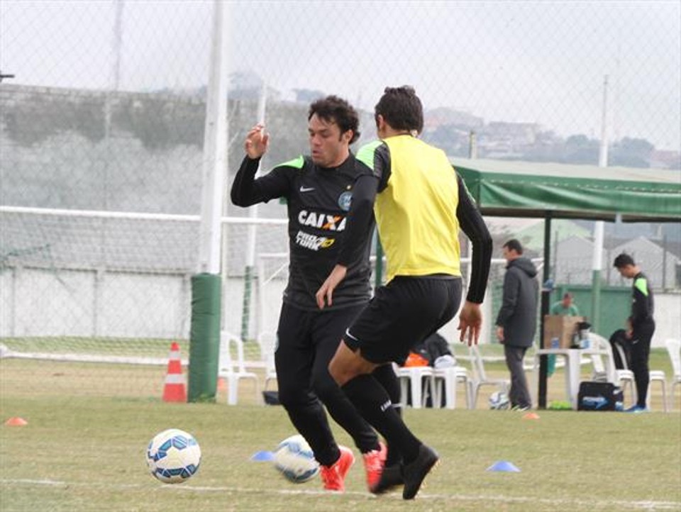 Kléber Gladiador participou do treino com bola do Coxa nesta quarta. | Divulgação Coritiba/