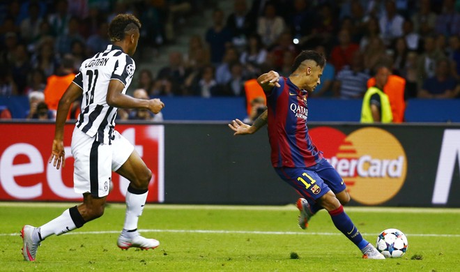 Neymar bate forte para fechar o jogo em 3 a 1 | Kai Pfaffenbach/REUTERS