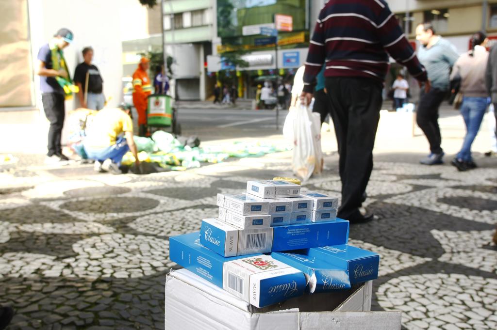 Brasileiro concorda que mercadoria é ilegal, mas compra. | André Rodrigues/Gazeta do Povo
