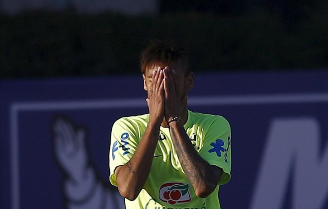 Messi torce por Neymar, mas prefere não comentar se a punição ao brasileiro foi justa ou não. | RICARDO MORAES/REUTERS