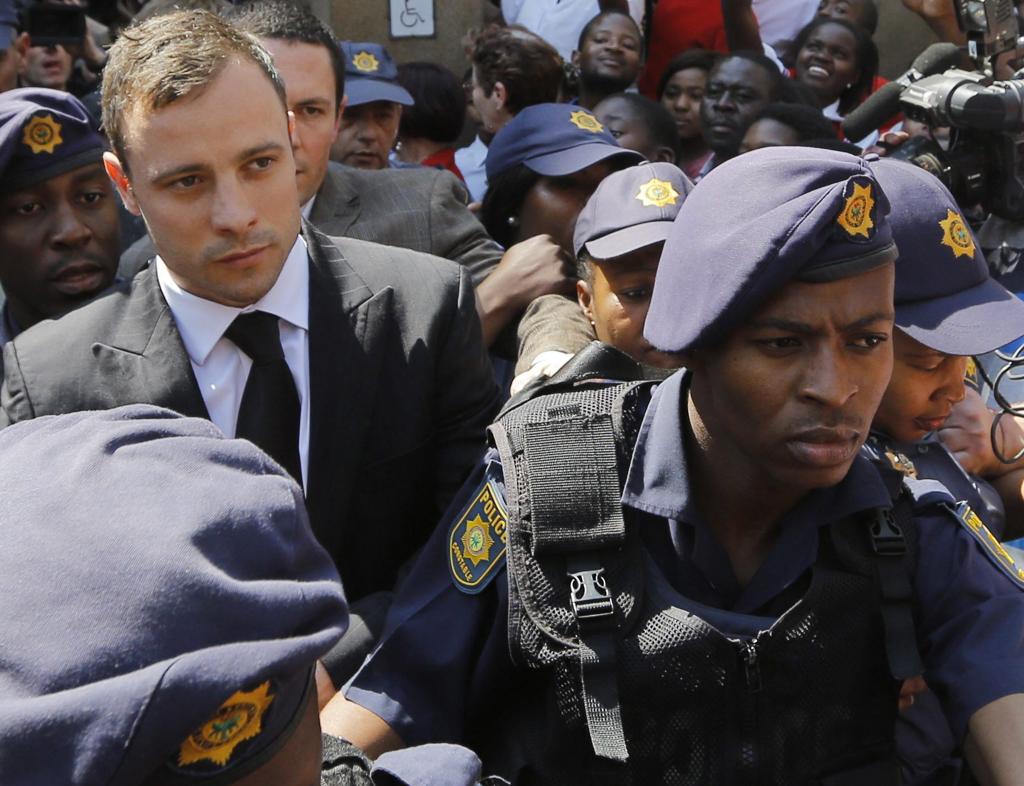 Oscar Pistorius no julgamento pela morte da namorada: paratleta deve ganhar liberdade condicional. | KIM LUDBROOK/EFE