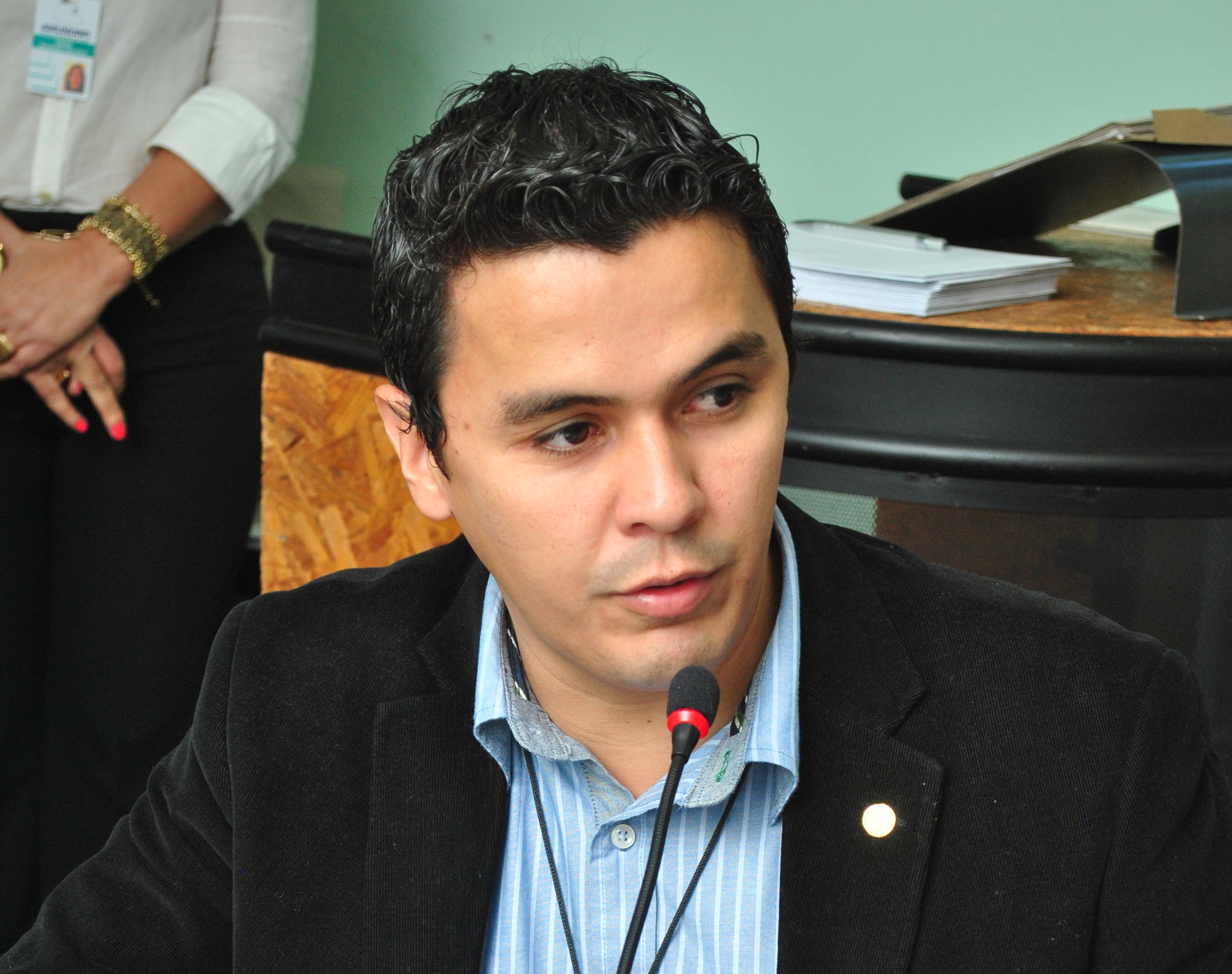 Garcia foi flagrado, em escutas telefônicas autorizadas pela Justiça, negociando com a diretora de uma autoescola a compra da habilitação depois de ser reprovado no teste prático de rua. | /