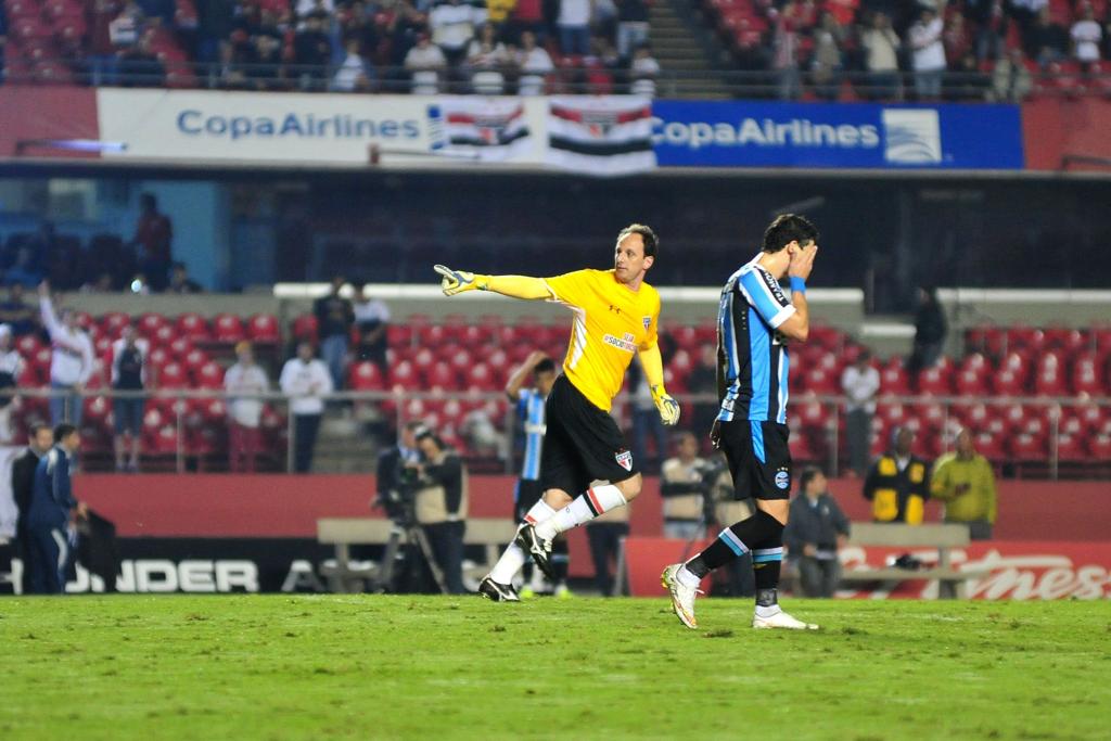 Rogério Ceni comemora gol que definiu a vitória do São Paulo sobre o Grêmio | Wesley Santos/Folhapress