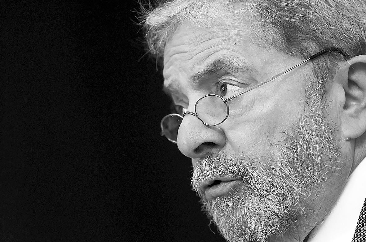 Lula alega que viaja para estreitar laços entre as empresas brasileiras com os países que visita. | Nacho Doce/Reuters