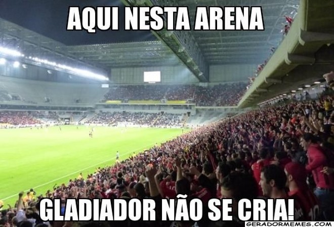 Mesmo fora do jogo, o novo reforço do Coritiba já está na mira da torcida atleticana. |
