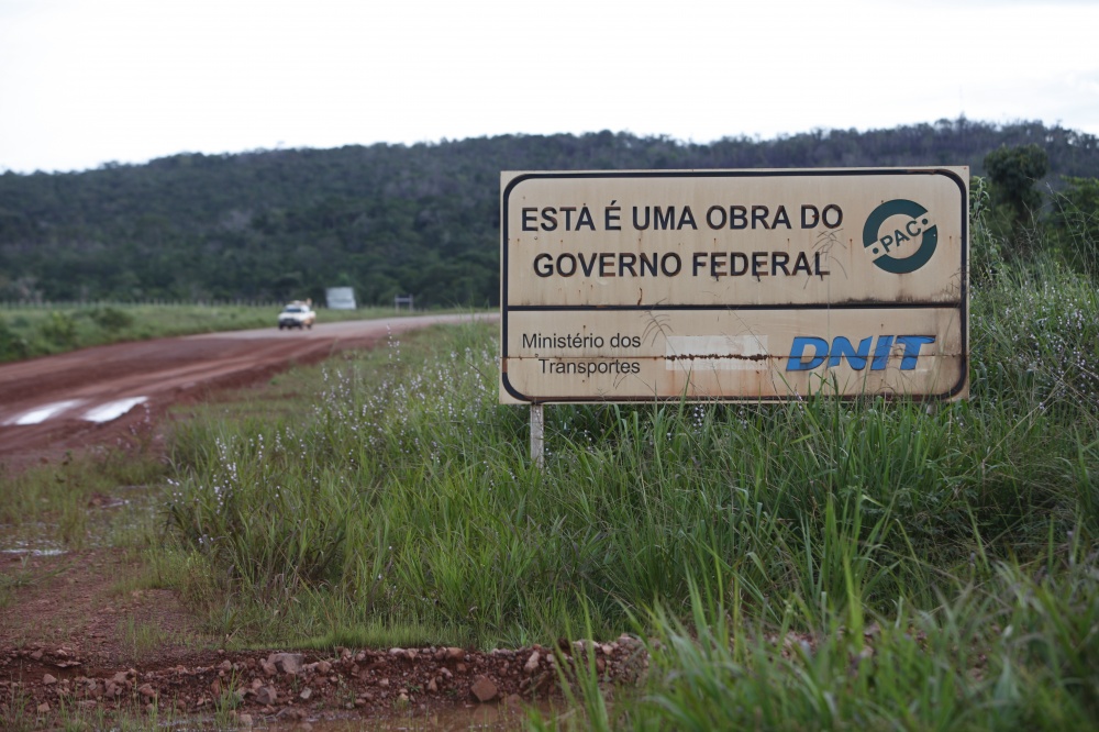 BR-163, no trecho entre o Mato Grosso e o Pará, ainda não possui asfalto em todo o trajeto. | Jonathan Campos/gazeta Do Povo