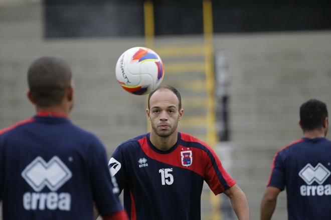 Carlão (atacante). |