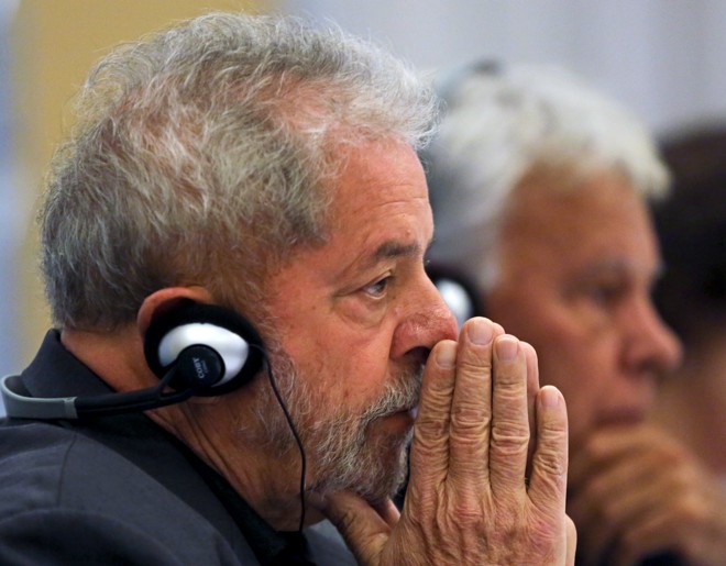 Lula durante seminário com o ex-presidente do Governo da Espanha, Felipe González (ao fundo). | Paulo Whitaker/Reuters
