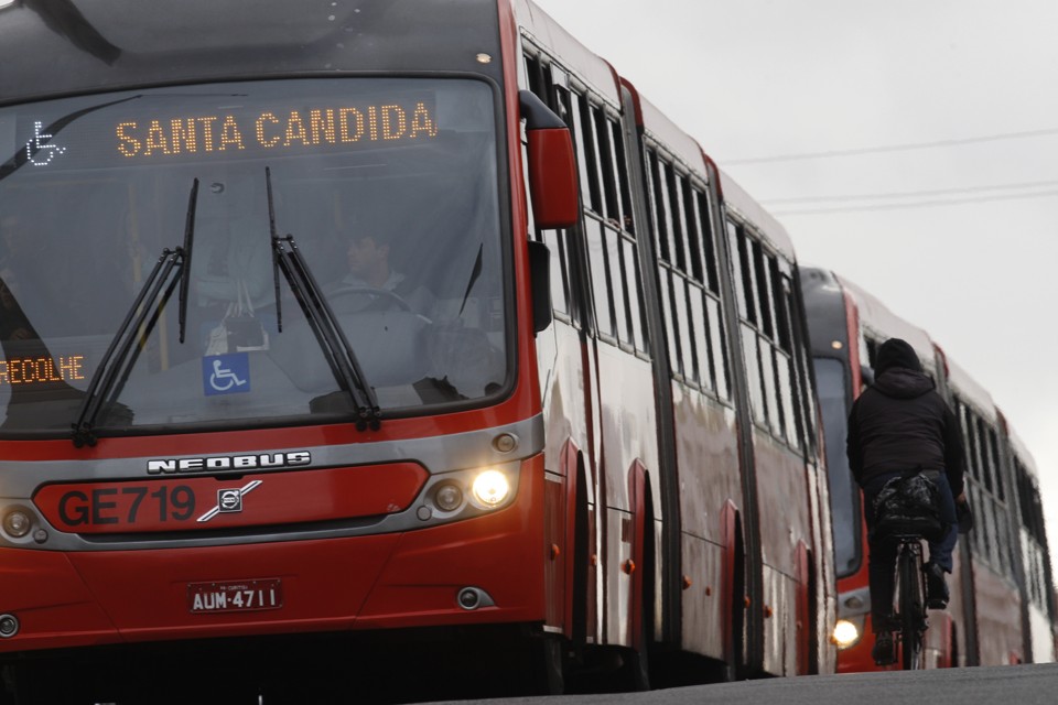 Biarticulados da linha Santa Cândida / Capão Raso eram os mais visados por assaltantes presos pela polícia. | Aniele Nascimento/Gazeta do Povo