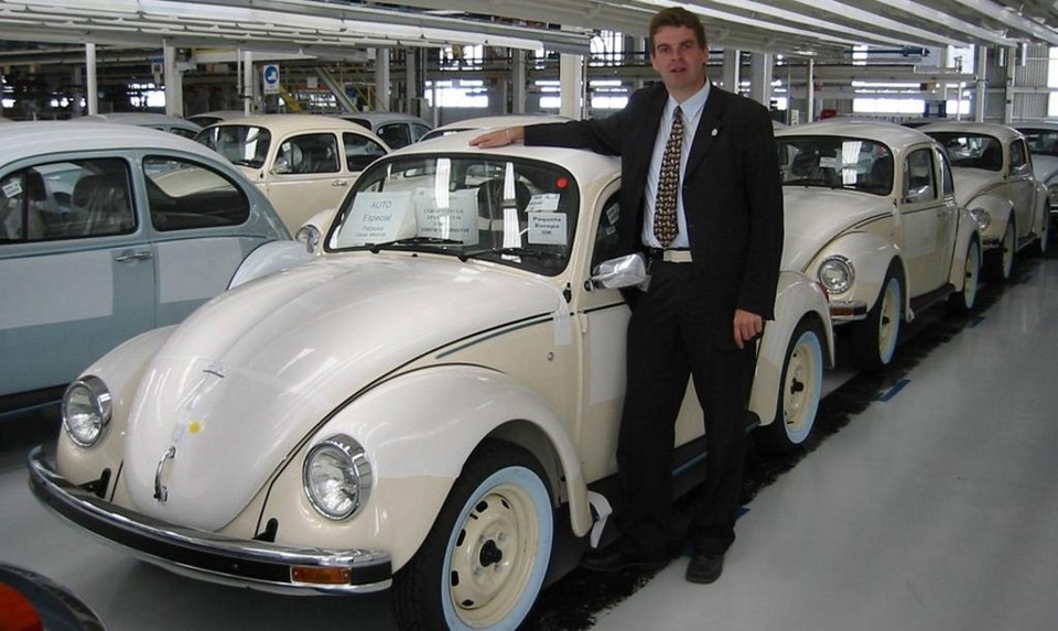 Funcionário  da Volks Maik Patzwaldt, que colocou o modelo à venda, na época em que trabalhava na planta de Puebla, no México. | Divulgação/Classic Trader