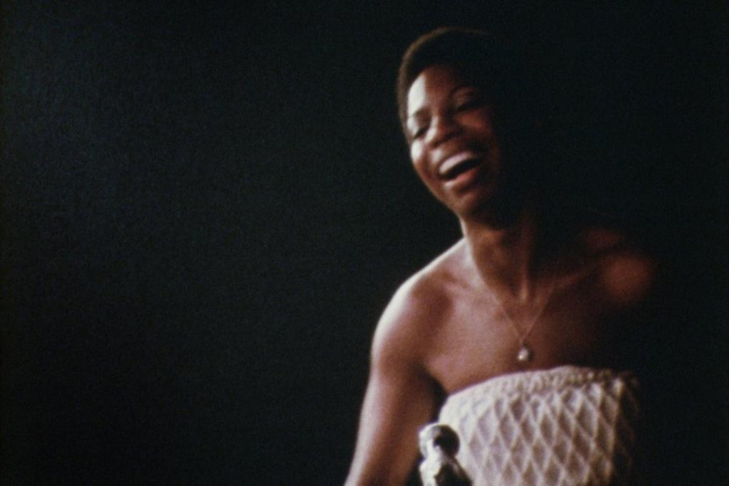Filme defende que Nina Simone sempre se sentiu deslocada: associada ao jazz e ao blues, ela preferia ouvir música clássica. | Divulgação
