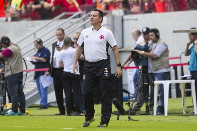 21/6/2015 - O presidente do Vasco, Eurico Miranda, segurou até quando deu. Mas o técnico Doriva não conseguiu fazer o Vasco sair da zona do rebaixamento do Brasileirão e acabou demitido. Foi a oitava vítima do campeonato deste ano. | Divulgação/Vasco