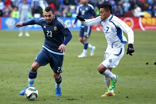 CARLOS TÉVEZ. Renegado na Copa por Alejandro Sabella, Carlitos Tévez ganhou nova chance na seleção com Gerardo Martino. Com Messi e Di Maria para municiá-lo, Tévez tem a chance de fazer pela Argentina os gols que o transformaram em ídolo na Juventus. | Patrick Smith/Getty Images