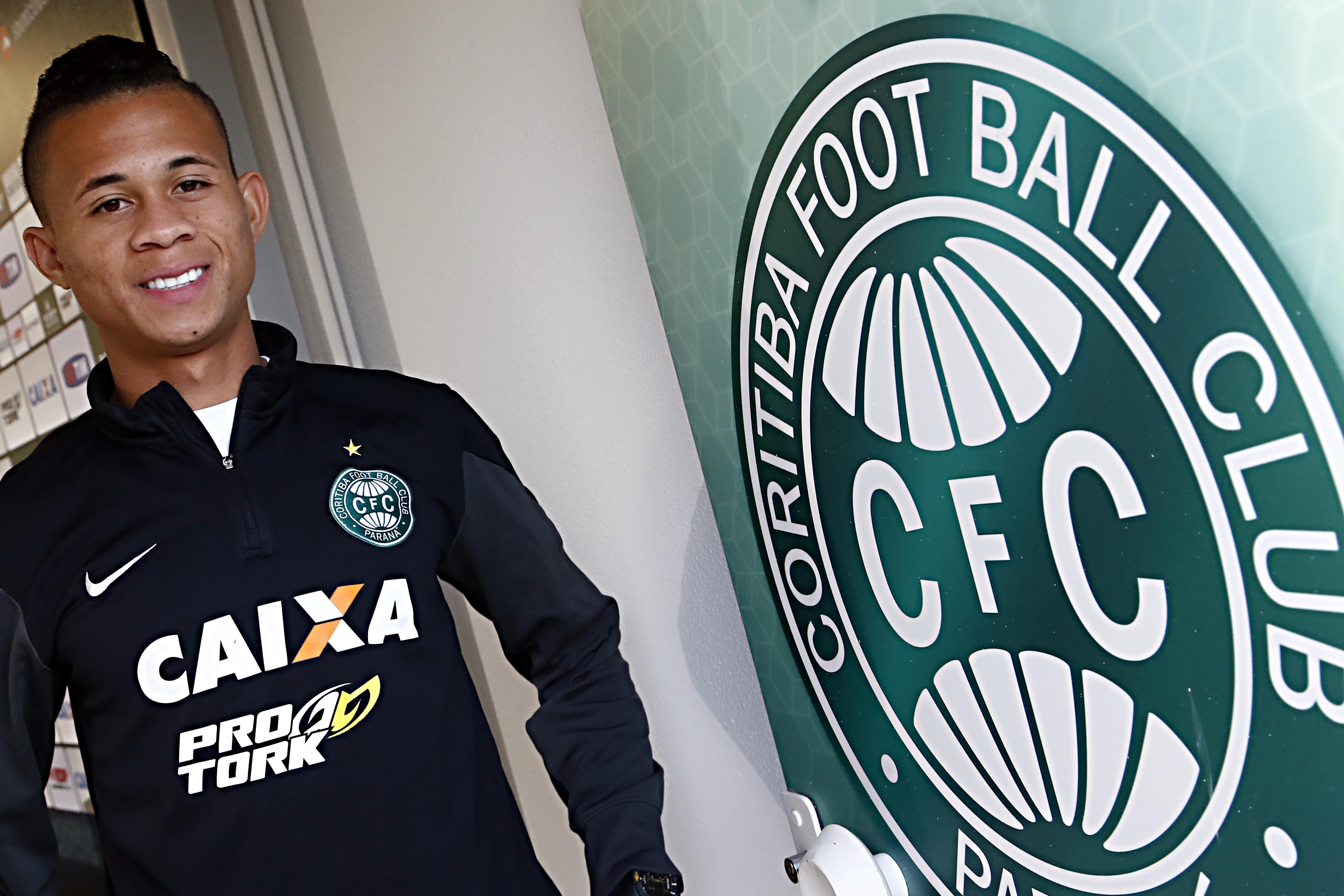 Revelação da base do Coxa , Rodrigo Ramos evita comparações com o conterrâneo da mesma posição no Barça e seleção Daniel Alves. | Albari Rosa/Gazeta do Povo