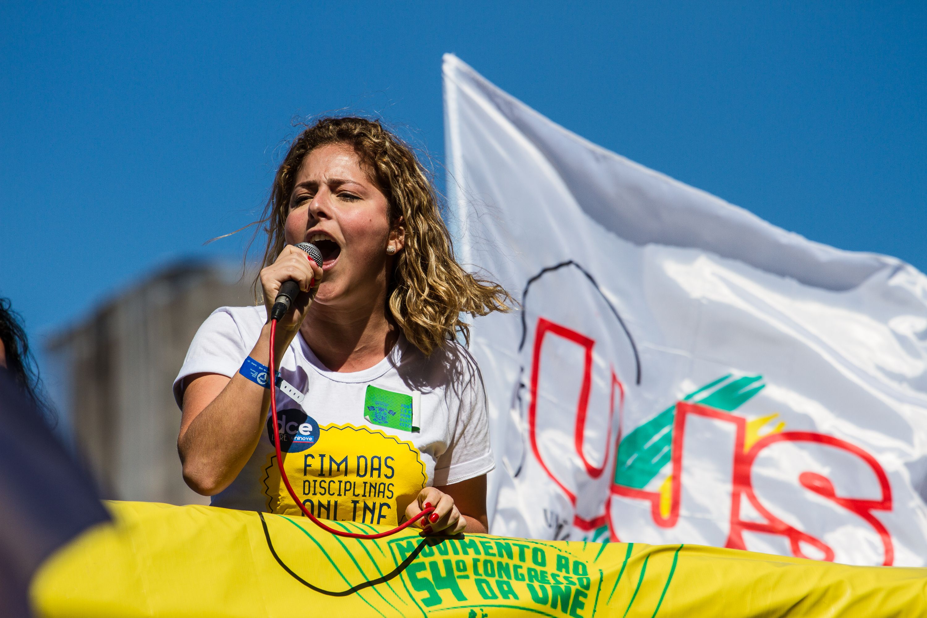 Carina Vitral: “Nem um centavo a menos para a educação”. | Arquivo Pessoal