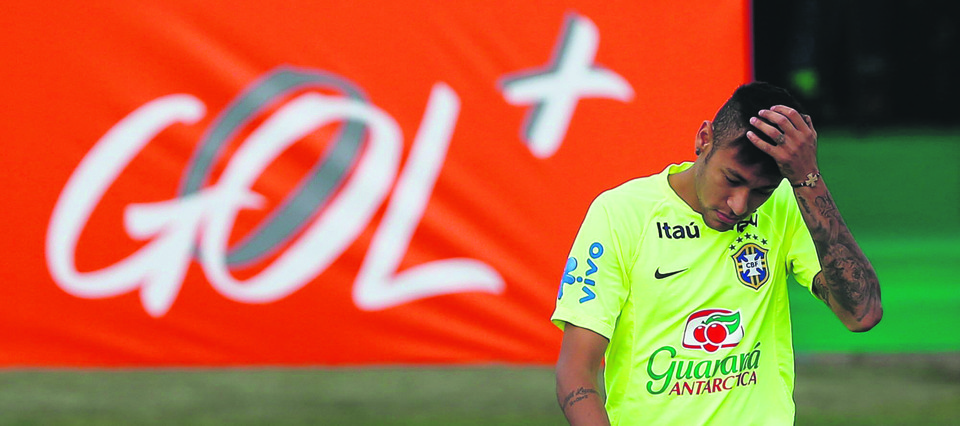 Neymar dutrante o treino desta sexta-feira em Santiago. Atacante brasileiro está fora da Copa América até análise do recurso na segunda-feira. | FELIPE TRUEBA/EFE