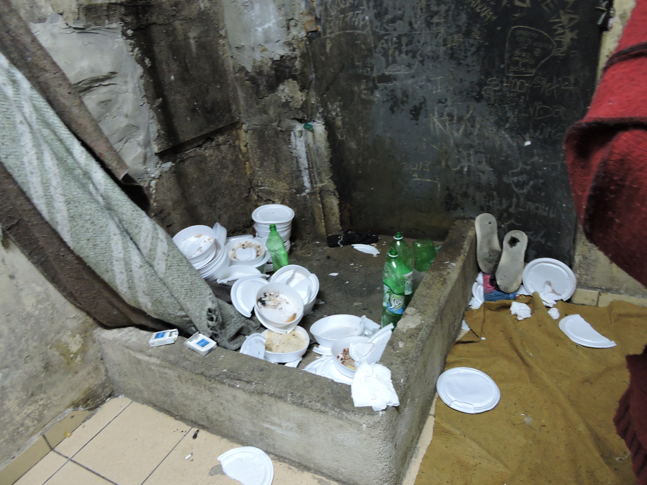 Detalhe das condições insalubres encontrada no 1° DP da capital. | Conselho da Comunidade na Execução Penal/Conselho da Comunidade na Execução Penal