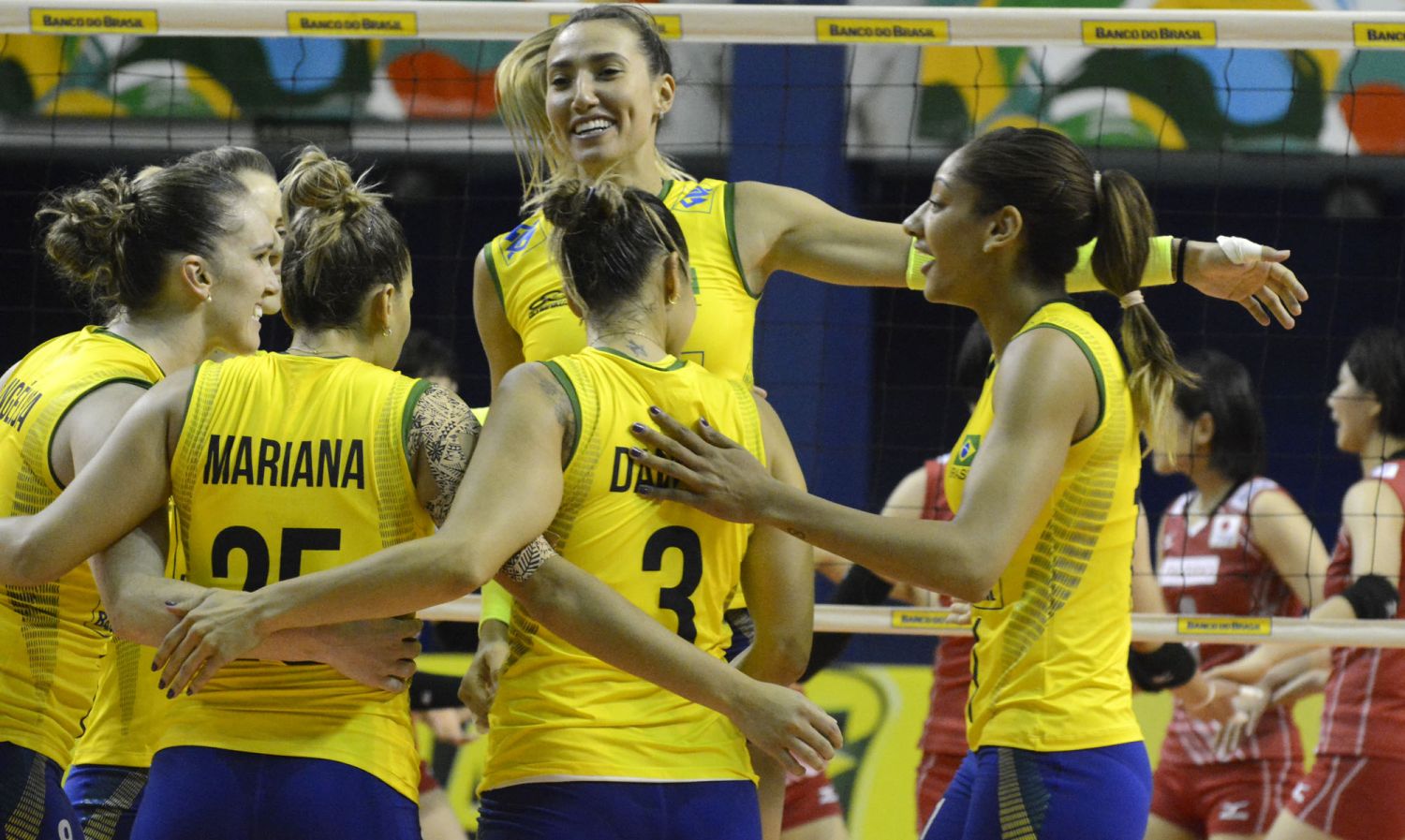 Brasil comemora ponto contra o Japão durante jogo amistoso em Campinas (SP) | Alexandre Arruda/CBV