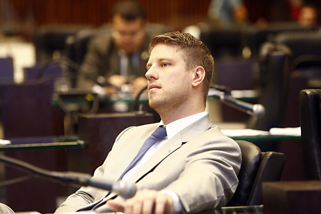 Requião Filho diz que não fez parte do acordo e cogita a possibilidade de apresentar emenda propondo reajuste imediato de 8,17%. | Albari Rosa/Gazeta do Povo