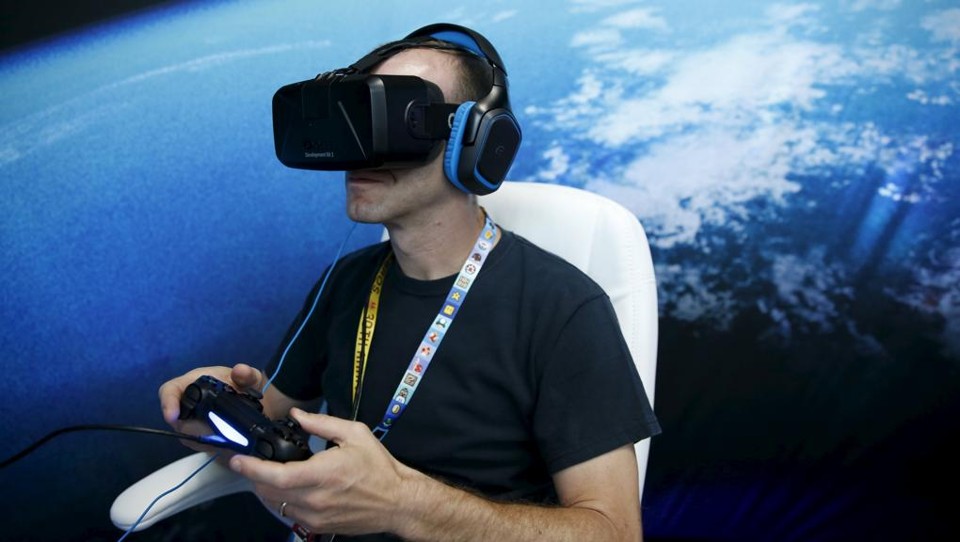 Oculus Rift, pioneiro na retomada da tecnologia, concentrou a atenção dos usuários na feira. | Lucy Nicholson/Reuters