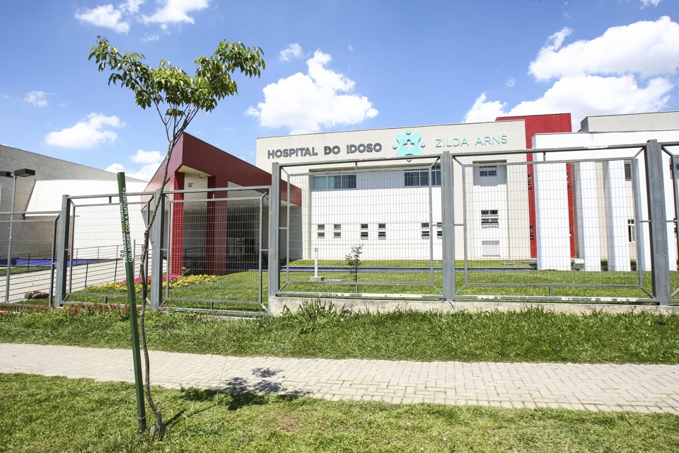 O Hospital do Idoso, em Curitiba, é uma das unidades cuja gestão está a cargo da Feaes | André Rodrigues/Arquivo/Gazeta do Povo