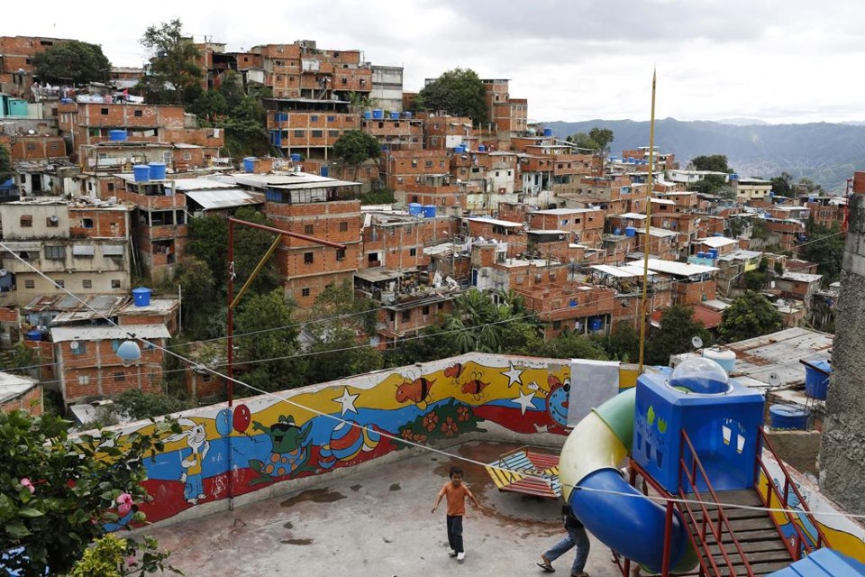 A Venezuela está tendo problemas para encontrar dólares suficientes para pagar as importações e os produtos básicos | Carlos Garcia Rawlins/Reuters