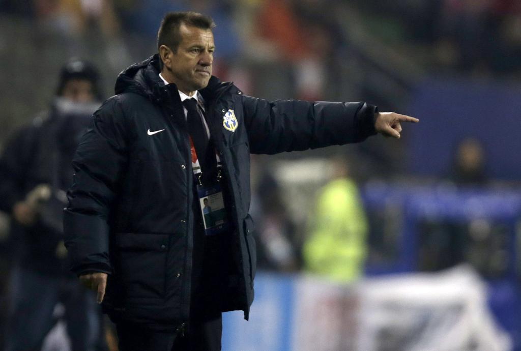Para o técnico da seleção brasileira, o colombiano não tinha como “parar e acabou fazendo a falta”. | Fernando Bizerra Jr./EFE